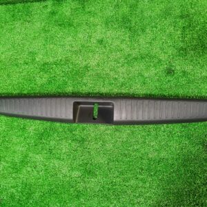 RODAPIE DE COMPUERTA TOYOTA YARIS HATCHBACK NCP10 (56090)