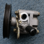 NISSAN ALMERA 2000-2006 (QG10) BOMBA DE DIRECCION HIDRAULICA (893)